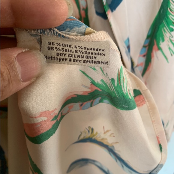 Tucker silk Blouse - Picture 7 of 7